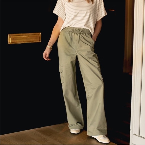 Abercrombie & Fitch Pants - Abercrombie & Fitch x Jen Reed Wide Leg Cargo Pants Sage XS NWT